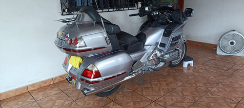 Preciosa Motocicleta , En Excelentes Condiciones , Llantas