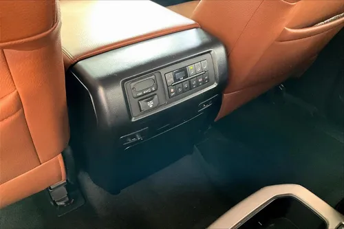 Toyota Sequoia 5.7 Plinum V8 At