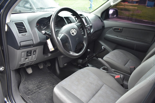 Imagen 4 de 7 de Toyota Hilux 3.0 Cd Srv Cuero I 171cv 4x4 2014