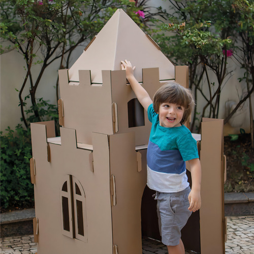 Castillo de cartón con kit de pintura y rodillo