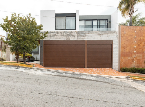 Casa En Venta La Concepcion Zavaleta Con Doble Altura Y Amplio Jardin