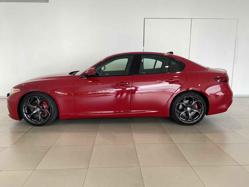 Imagen 2 de 10 de Alfa Romeo Giulia 2018 4p Giulia Ti V6/2.0 Aut