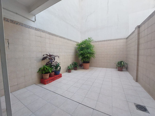 Hermoso Triplex En Caballito Con Cochera