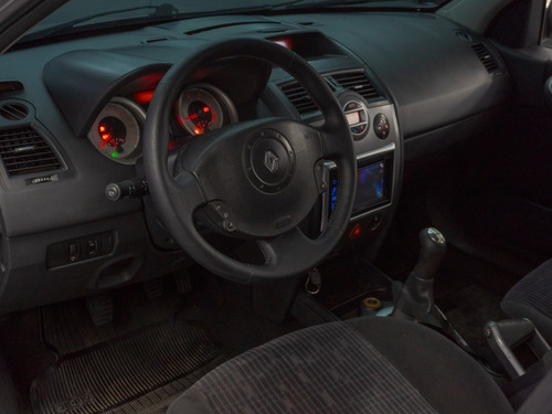 Renault Megane 1.6 DYNAMIQUE 16V FLEX 4P MANUAL