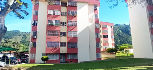 Se Vende Apartamento En Mérida Res. Andrés Bello - La Mara