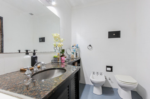 Venta Casa 5 Ambientes Cochera Y Patio - Liniers - Apto Credito