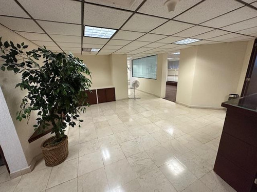 Plaza Polanco, Penthouse De 300m2 Más 30m2 De Un Amplio Balcón Privado, 8 Estacionamientos, Recepción, Sala De Juntas, 4 Privados, Amplia Área Abierta De Trabajo.