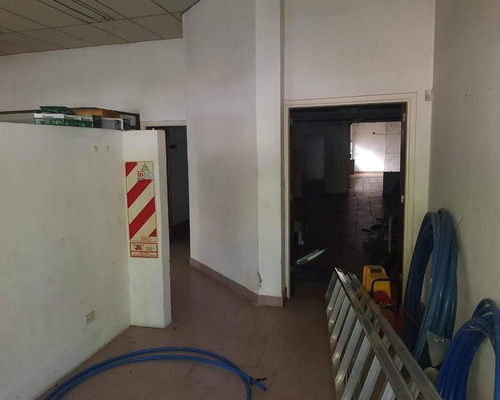 Espacio Para Fábrica + Chalet En Primer Piso
