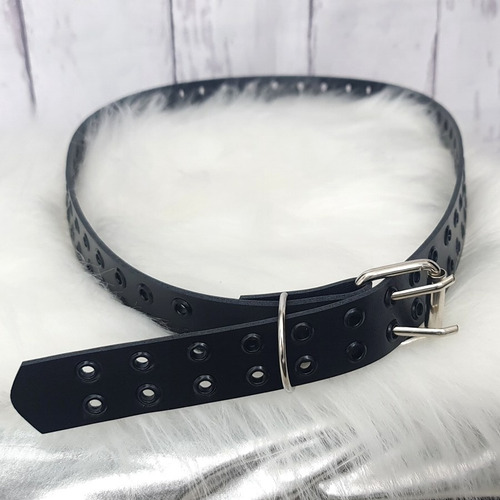 Cinto Com 2 Carreiras De Ilhoses Preto Tachas Punk Rock Desenho Do Tecido Liso Tamanho P (comp Tt 100 Cm)