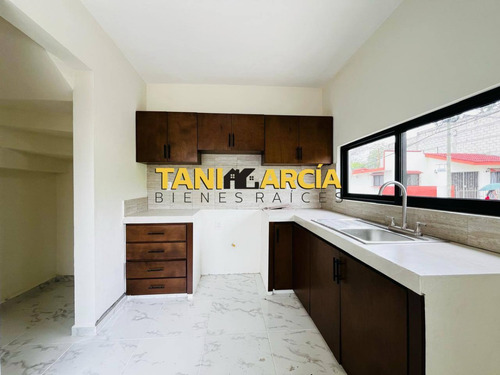 Vendo Casa Nueva, Moderna En Fortín, Con Doble Cochera.