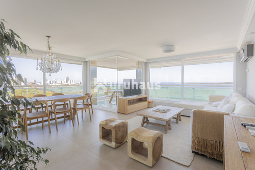 Venta Apartamento Tres Dormitorios Playa Mansa Primera Linea Edificio Coral Tower