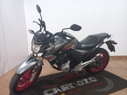 Imagem 2 de 10 de Honda Cb Twister Abs 2018 Prata