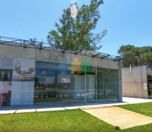 En Venta Y Alquiler Local En Punto Estratégico De Solanas- Ref: 2675