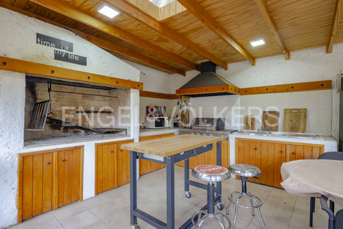 Casa Con Estilo Europeo En El Arrayán