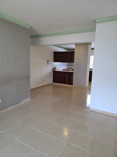 Amplio Y Bien Distribuido 3er Piso En Alma Rosa I