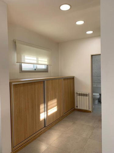 Imagen 21 de 30 de Casa Venta 2 Dormitorios 3 Baños 2 Cocheras 200 Mts 2 Cub. Terreno 9x52- La Plata