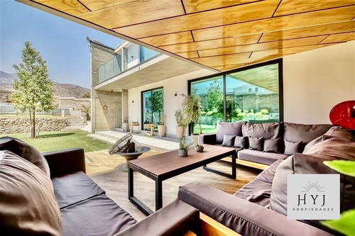 Moderna Arquitectura!! En Condominio Los Rios