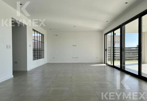 Casa En Venta Barrio Magallanes Frente Al Lago