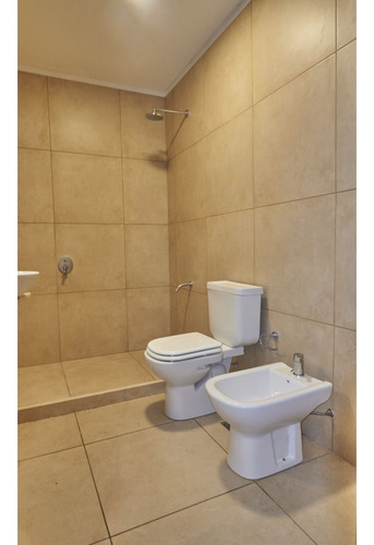 Casa De 3 Dormitorios Con Cochera, Galería Y Piscina