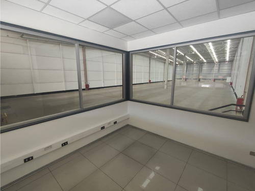 Arriendo Bodega De 3.909 M2 En Mc Aeroparque, Pudahuel