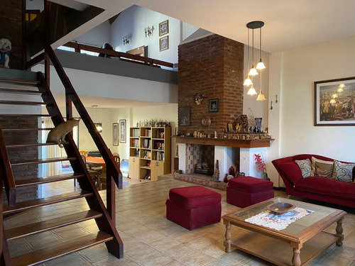 Imagen 5 de 23 de Excelente Casa De 5 Ambientes.