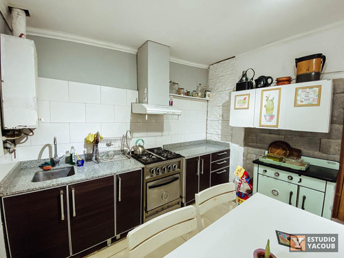 Casa En Venta - 2 Dormitorios 1 Baño - 95mts2 - Abasto, La Plata