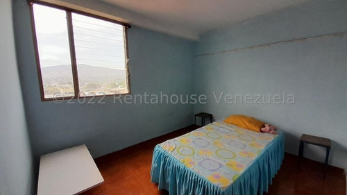 Imagen 13 de 30 de Apartamento En Alquiler Centro Barquisimeto, Semi Amoblado, Cantv E Internet, Servicio Agua Constante, Gas Directo. Información Al 0424-5620928 Flex 22-25591 Z09