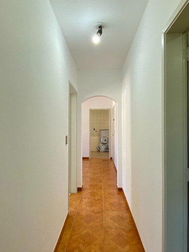 Aluga-se Apartamento Em Ótima Localização No Bairro Cristal E Próximo A Orla