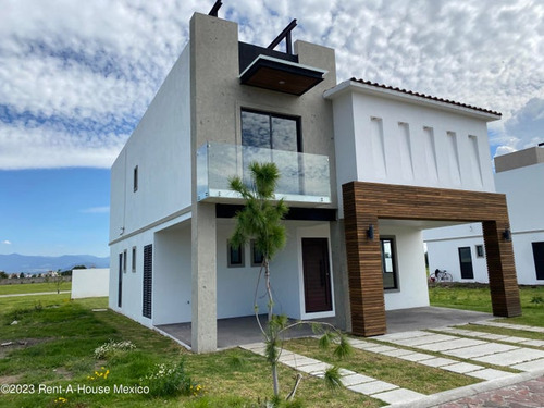 Casa En Venta En Blvr. Condado Del Valle, Metepec 24-638 Zg