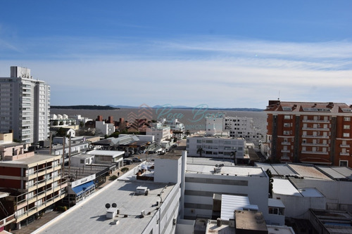 Península 2 Dorm Y Medio, 2 Baños, Buena Orientación!- Ref: 1568