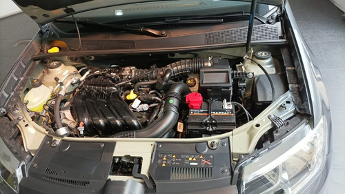 Imagen 12 de 25 de Renault Logan Life 1.6 2022 Volkswagen Fiat Peugeot Ford G