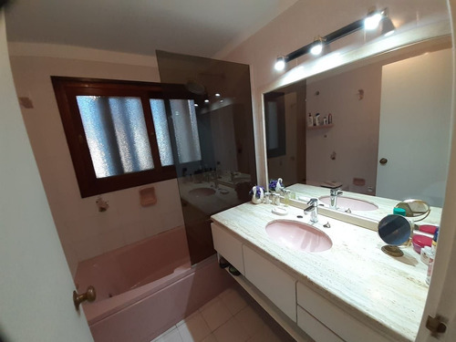 Casa En Venta De 6 Dormitorios En Lugano