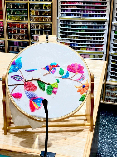 Imagen 4 de 6 de Lupa Con Soporte Articulado Para Bordados Y Manualidades