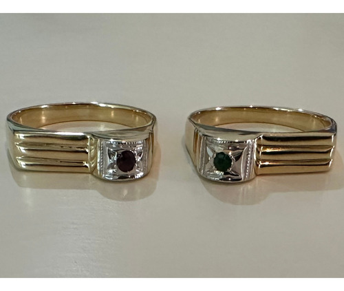 Par De Anéis Em Ouro 18k,um Com Esmeralda E Outro Comrubi. (Usado)