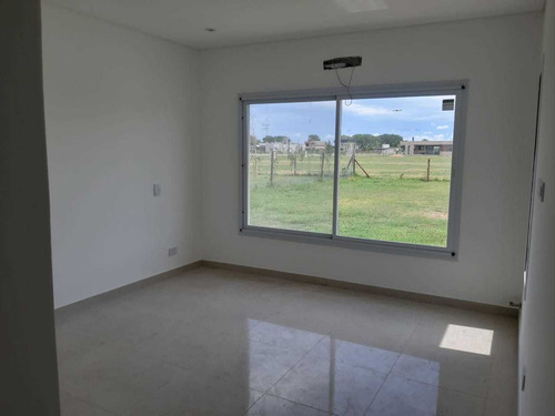 Casa Con 3 Dormitorios Y Pileta En La Alameda, Canning