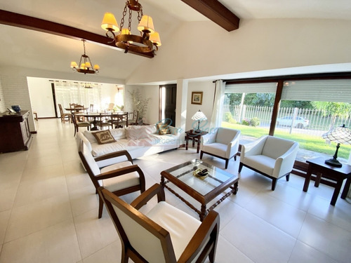 Casa En San Rafael, 4 Dormitorios *- Ref: 3461