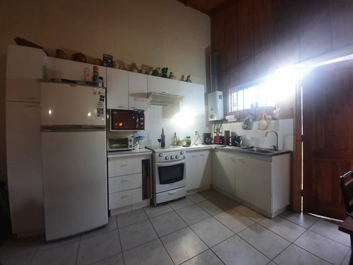 Grace Kelm Vende Para Inversión, Dos Casas 3dorm+2 Ba Y 2dor