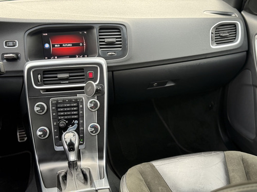 Volvo S60 T5 R-Design Plus Auto