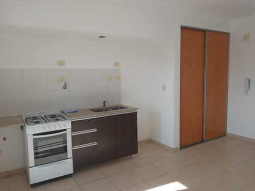 Hermoso Monoambiente A La Venta En Excelente Ubicacion En Adrogue