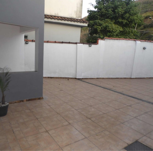 Casa A Venda Com 2 Quartos