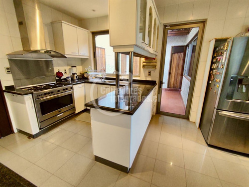Casa En Venta En Lo Barnechea. Oportunidad!!!