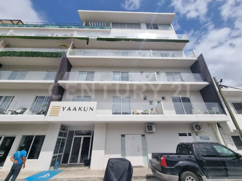 Venta Local En El Condominio Yaakun, Playa Del Carmen P4119