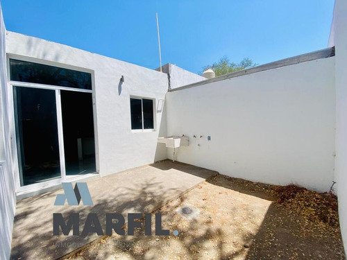 Casa En Venta De 1 Planta 3 Recámaras En Real La Floresta, Norte De Colima