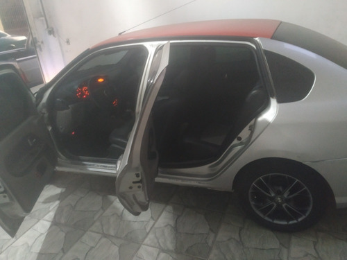 Renault Symbol 2010 1.6 16v Privilège Hi-flex 4p