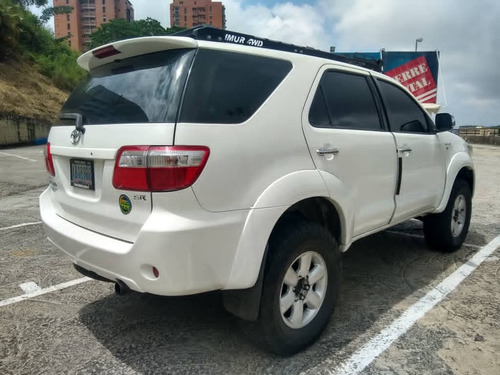 Imagen 3 de 9 de Toyota Fortuner