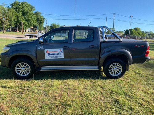 Imagen 13 de 13 de Toyota Hilux D/c Srv Cuero 4x4 Automatica 2015 Con 68.000 Km