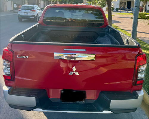 Mitsubishi L200 2.4 Cabina Doble 4x2 Mt