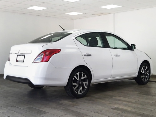 Imagen 4 de 15 de Nissan Versa Exclusive 2018 Blanco