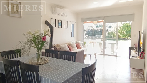 Casa En Venta Barrio Semi Cerrado En Loma Verde.