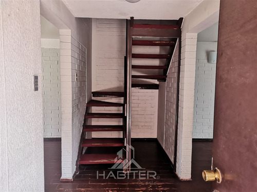 Casa En Venta De 3 Pisos, 4 Dormitorios En Ciudad Satélite